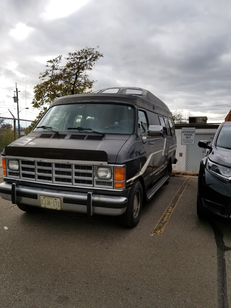 Detail outside Roger&rsquo;s Auto Centre.
